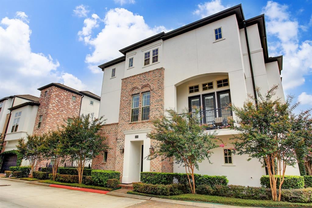 2704 ARABELLE GROVE