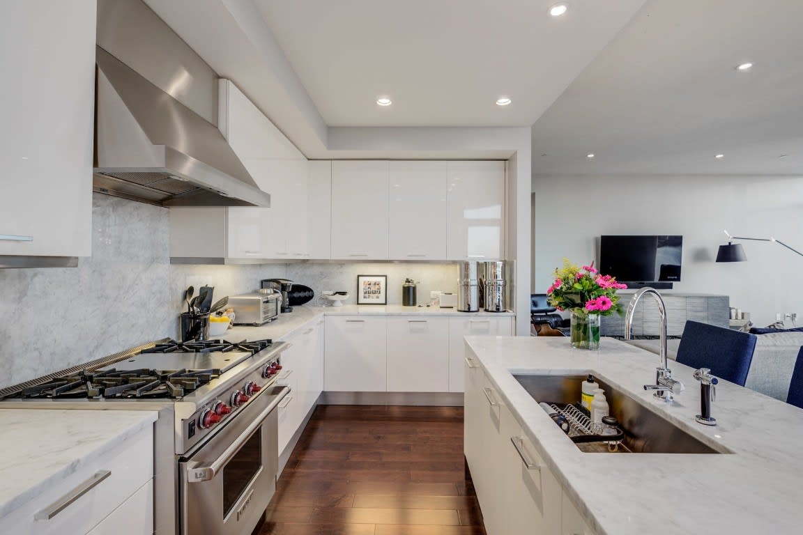 200 Congress Ave, #23F