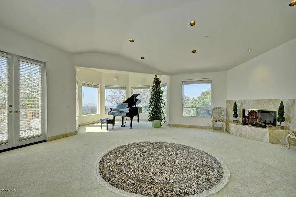 6090 Cielo Vista Ct