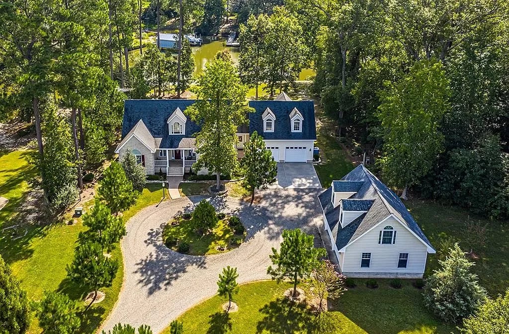 209 Loch Ln