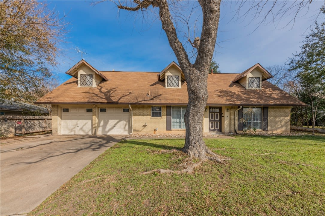 1902 Teakwood Dr