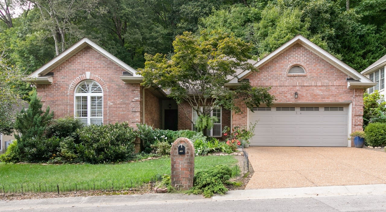 2949 Glenway Dr