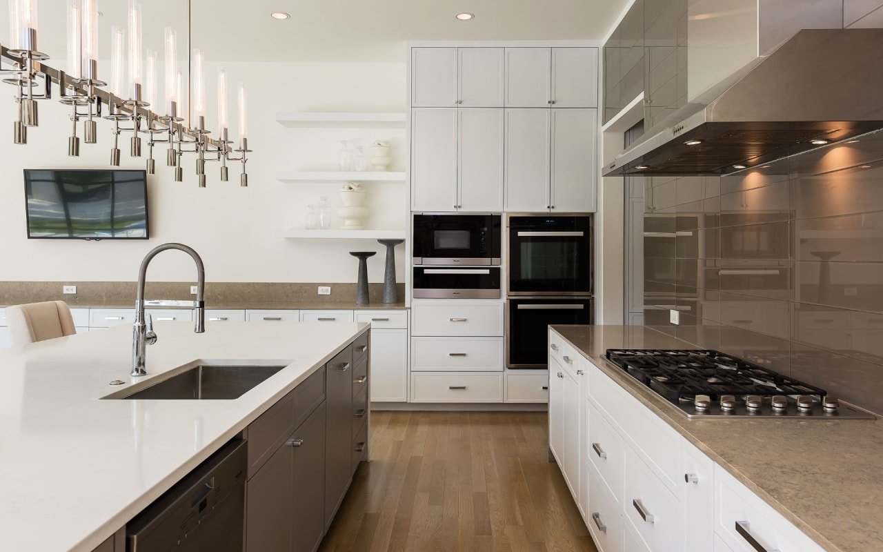 Contemporary kitchen showcasing minimalist white cabinets, creating an airy, spacious feel for a sophisticated cooking space.