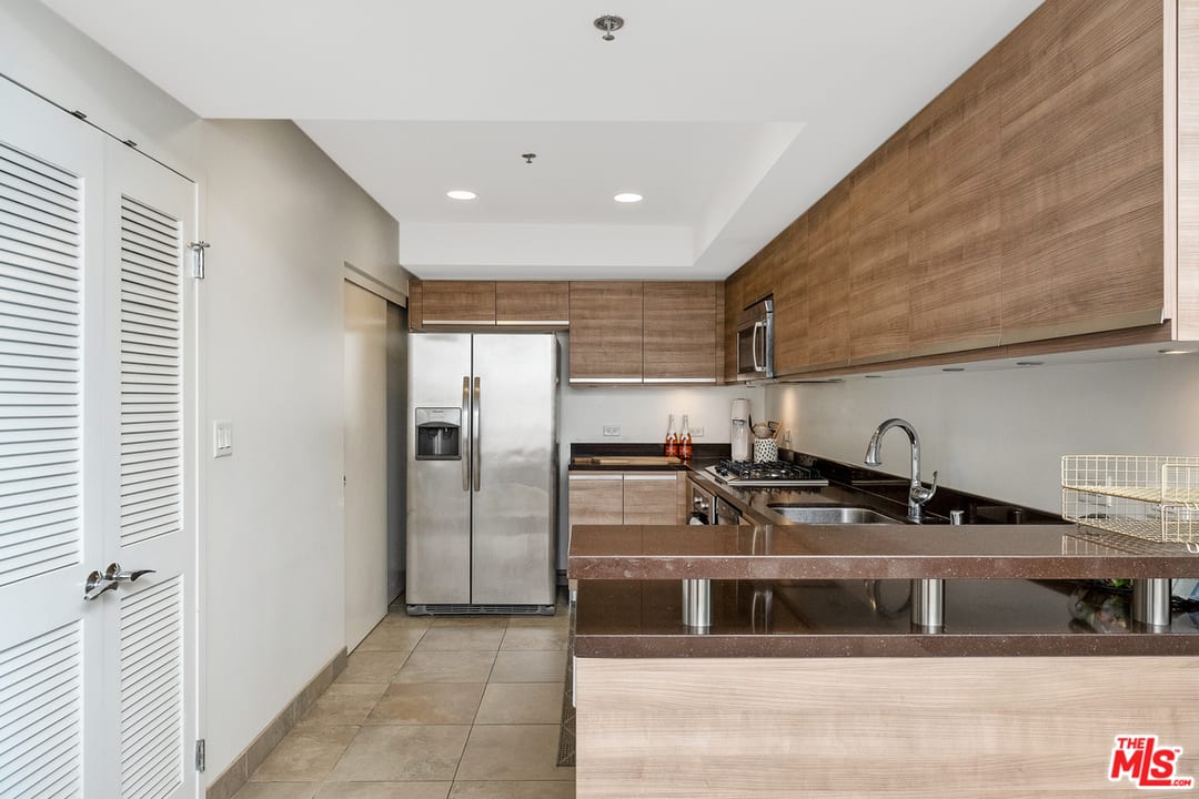 3785 Wilshire Blvd Unit: 805