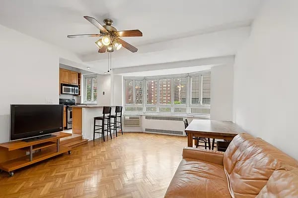 333 West 57th Street Unit: 7A