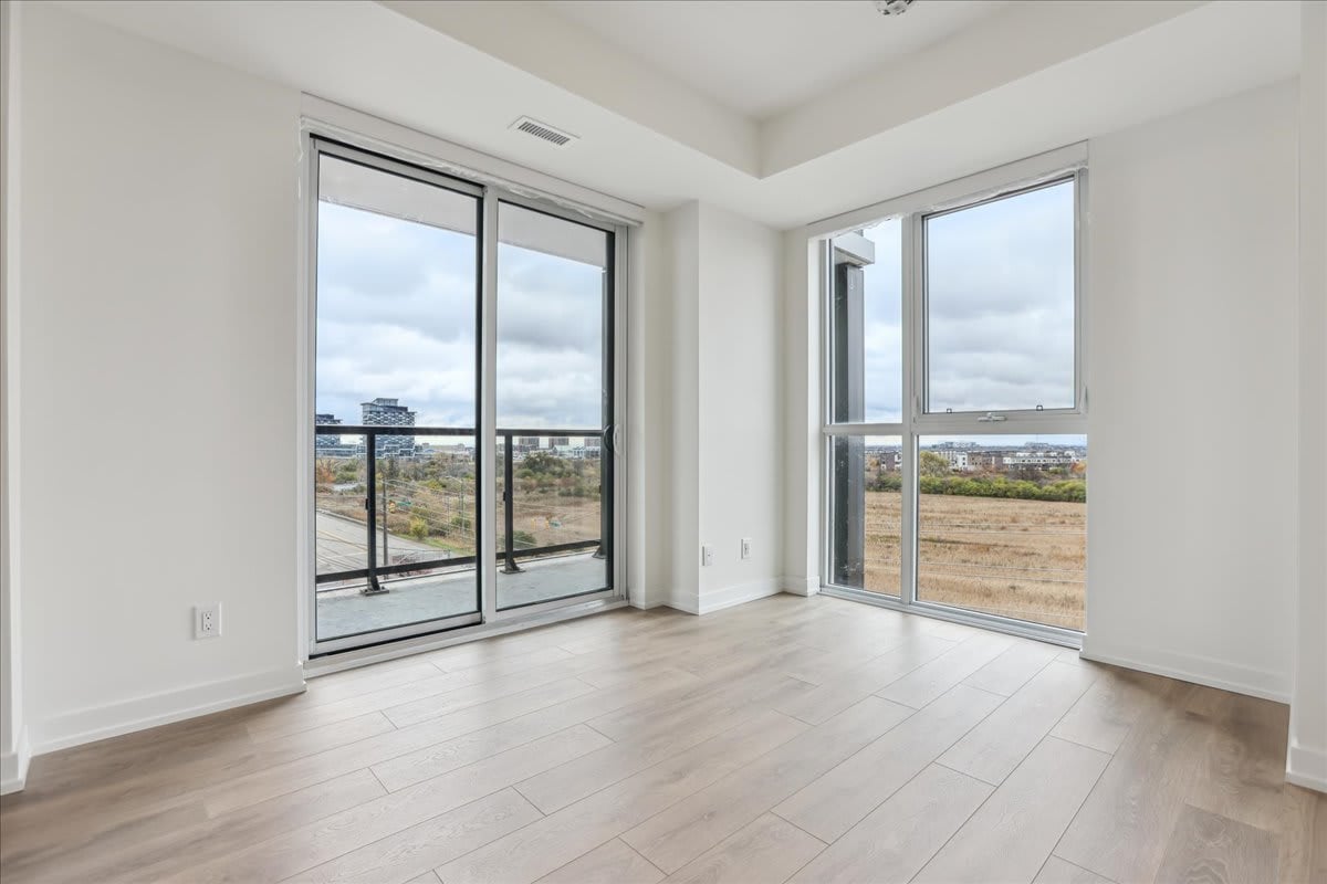1 bed+ den in uptown core!