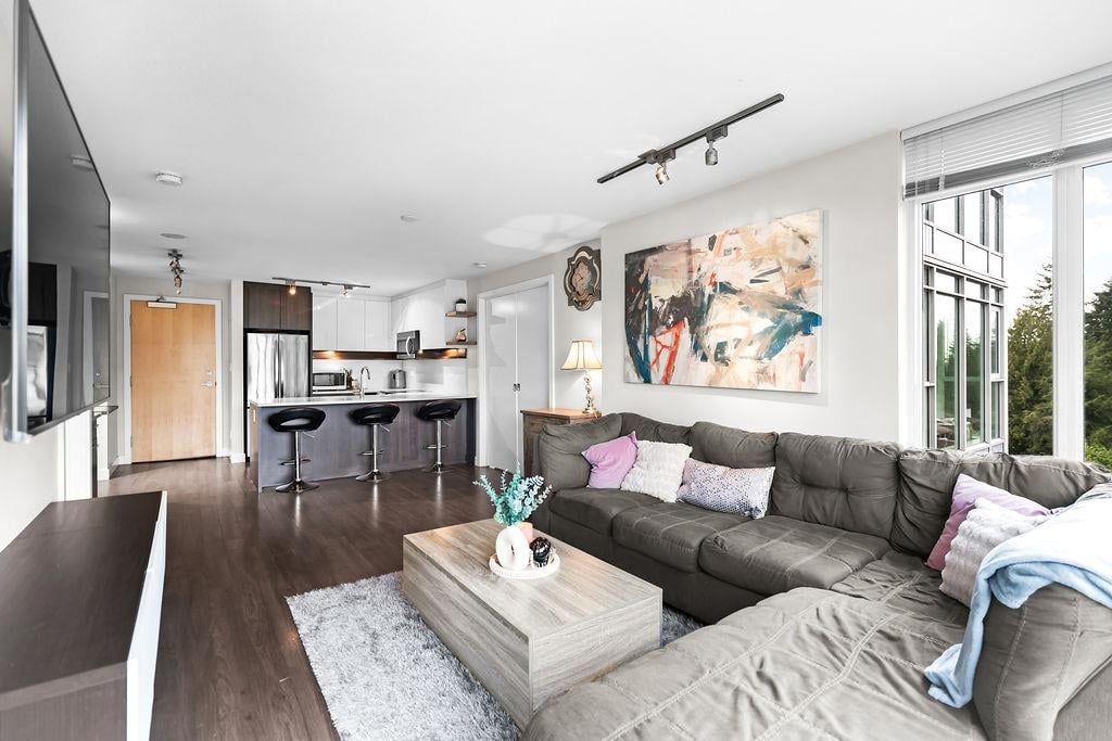 605-958 Ridgeway Ave
