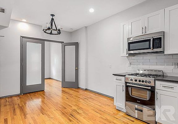 693 Madison St Apt: 1L