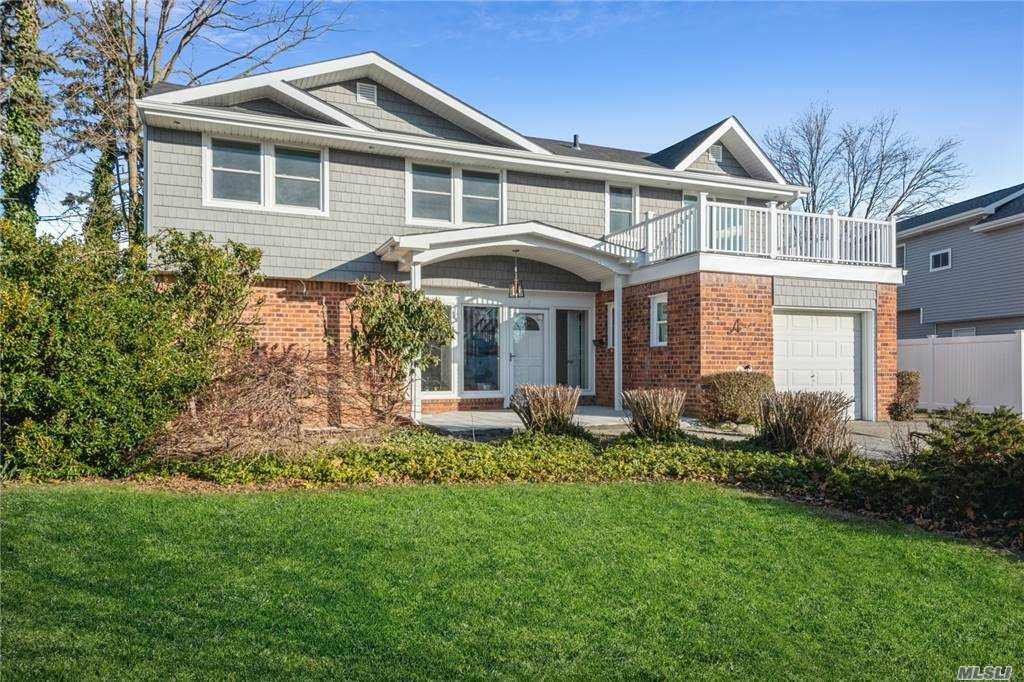 60 Keswick Ln, Plainview
