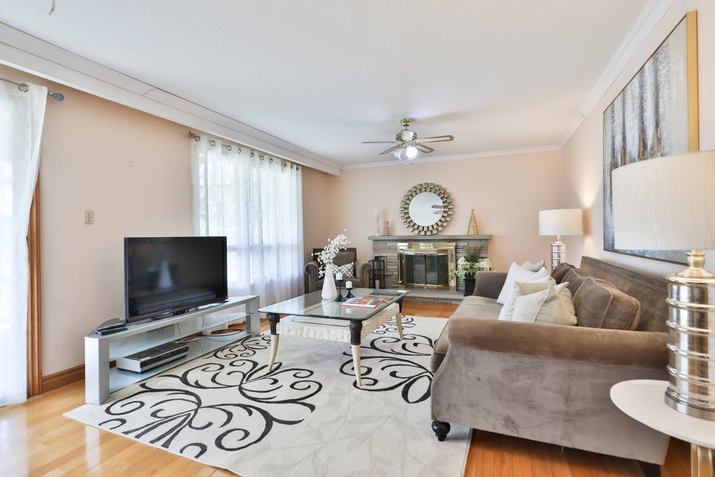 899 Hollowtree Cres