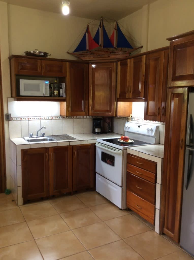 Beautiful 3 bedroom, 2 bathroom home with a 1 bedroom guest apartment and pool in Ojochal.