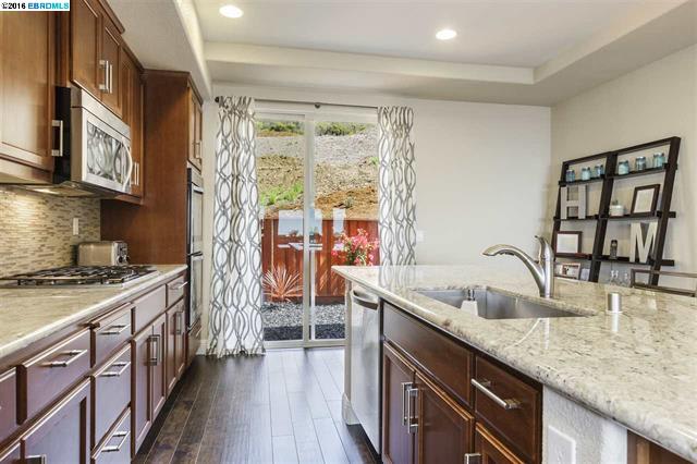 6480 Bayview Dr, Oakland, CA 94605