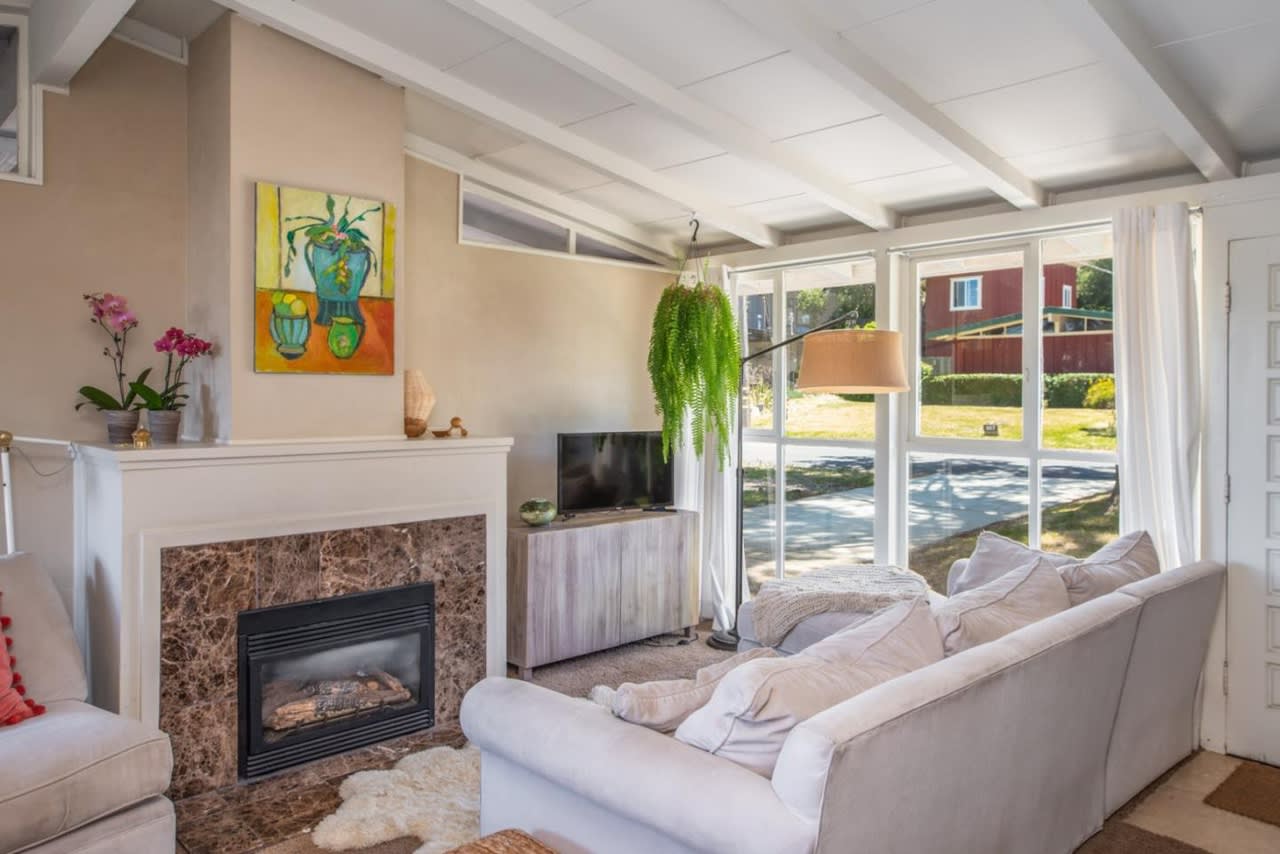 998 Benito Ct