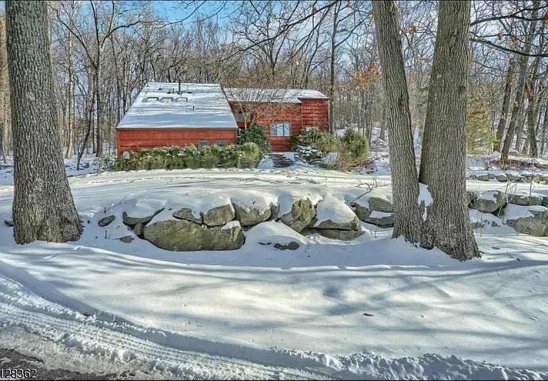 24 Cheshire Ln