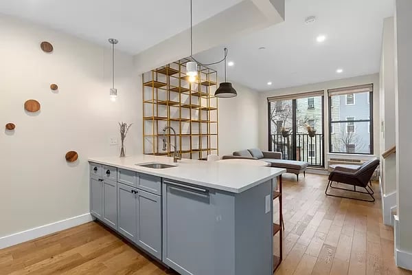 245 Schaefer St Unit: 2D