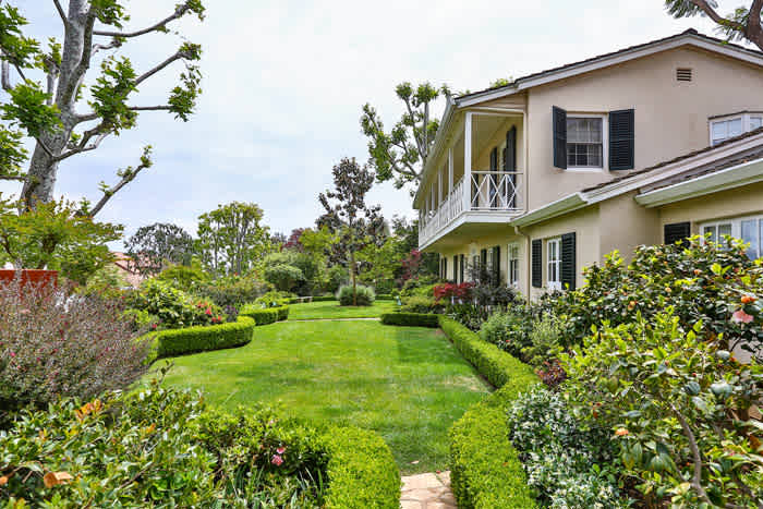 Monterey Colonial in Brentwood