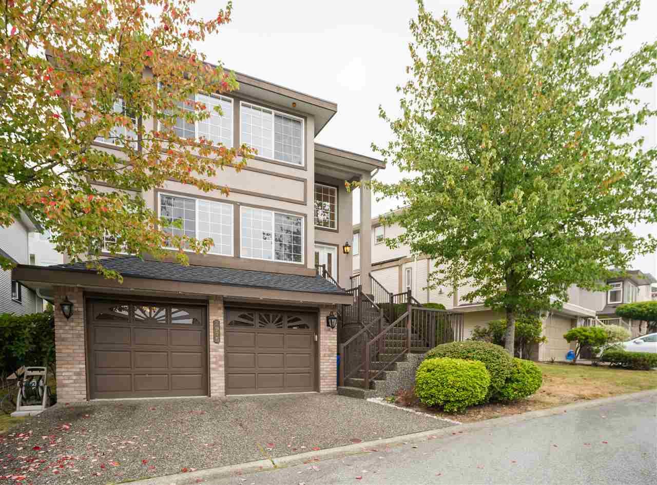 2975 Pinetree Close