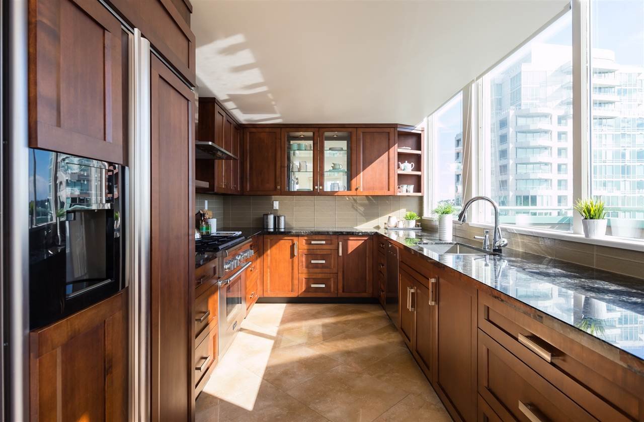 PH1-907 Beach Ave