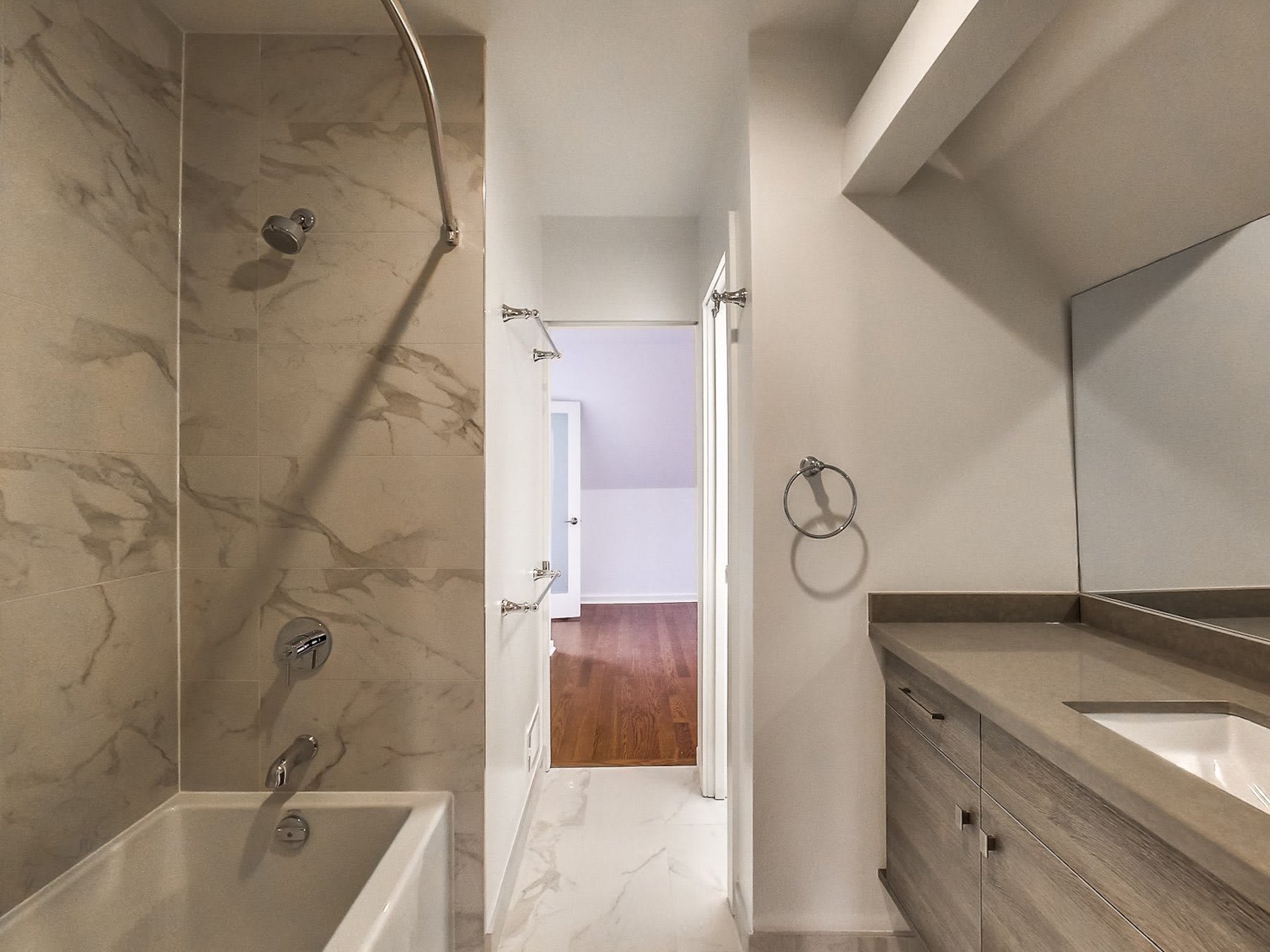 418 Brunswick Ave Upper