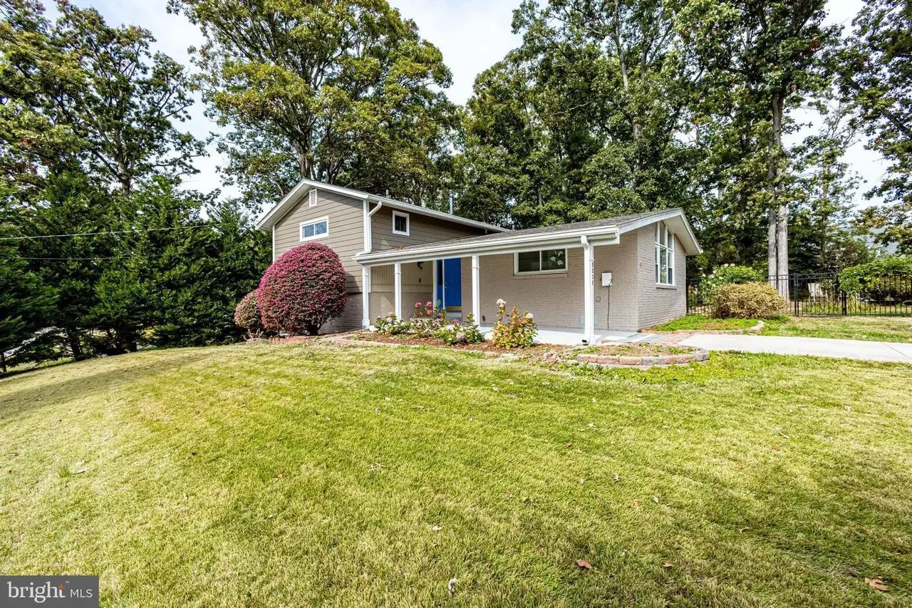 8808 Beauchamp Dr