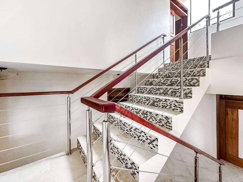 347 Mount Healthy 4 Bedroom Apartment