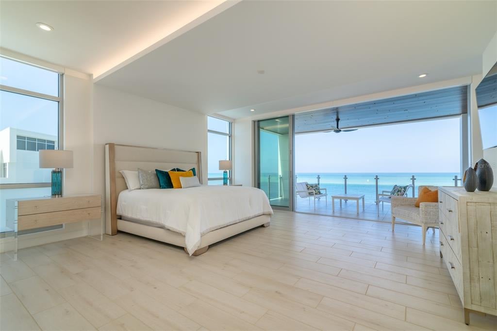 4750 Ocean Blvd, #202