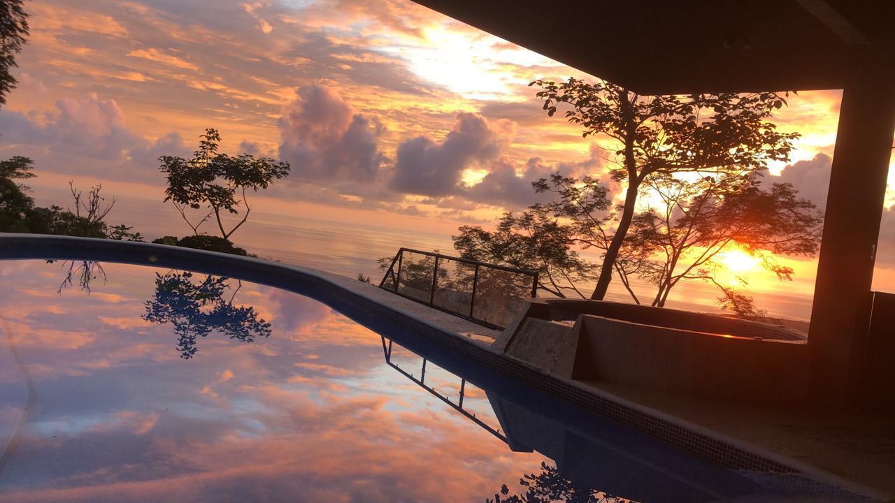 Incredible 7,000 Ft2 Ocean View Home With 200 Acre Reserve!