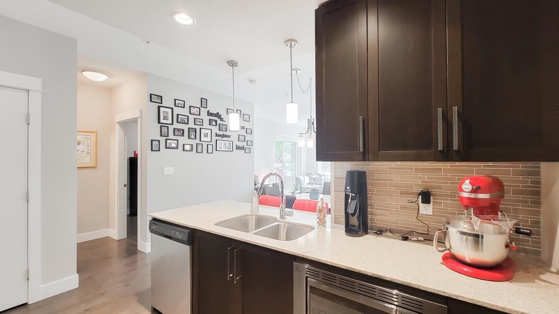 212-2465 Wilson Ave