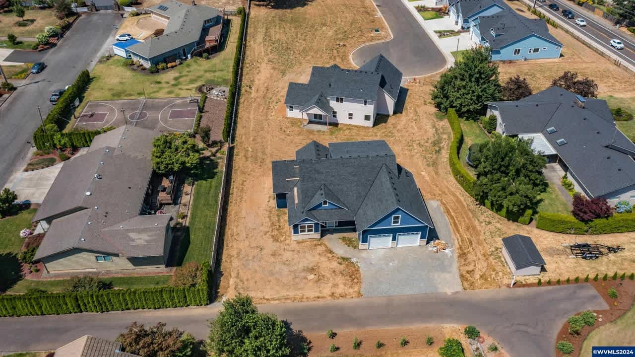 109 NW Faelan Ln