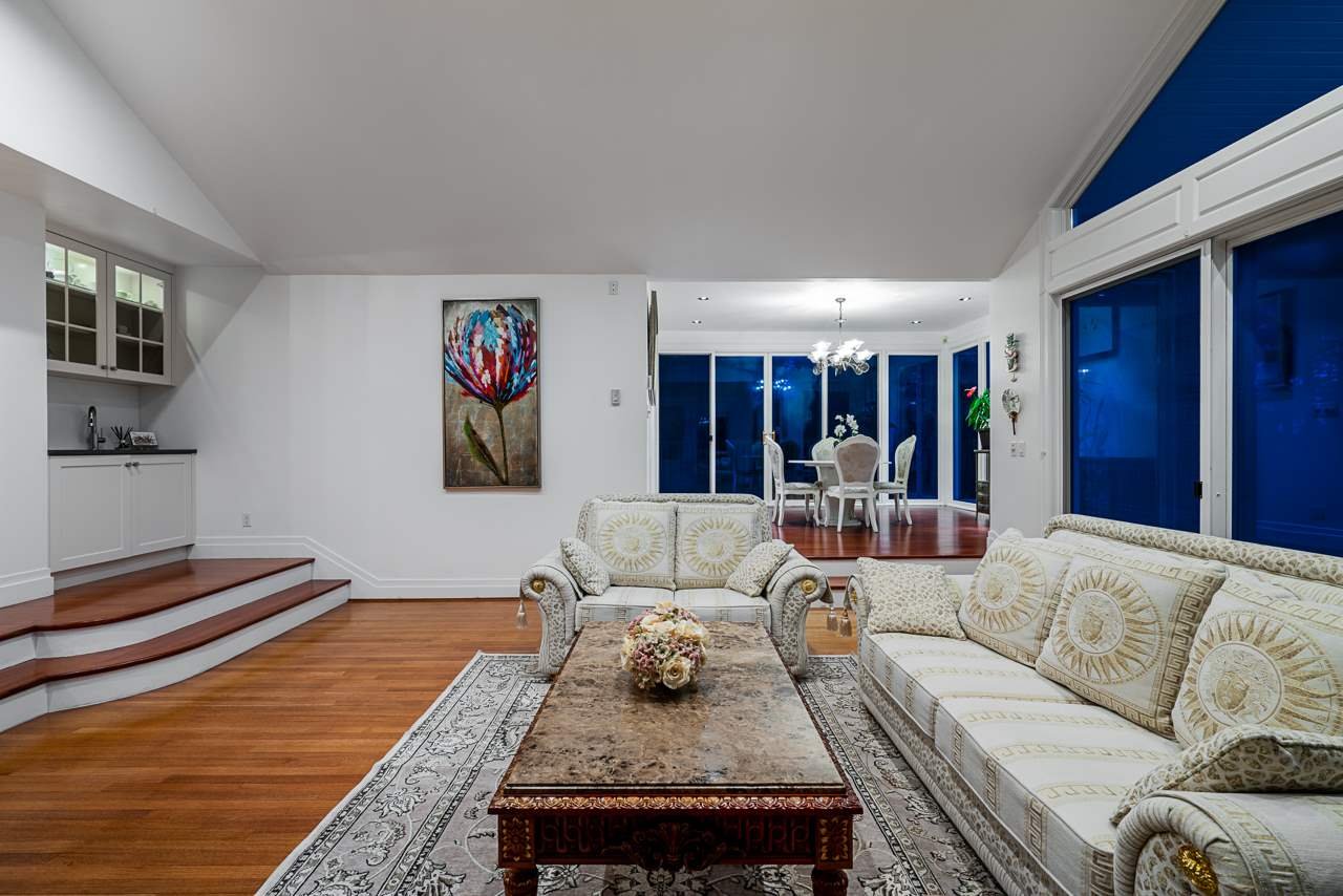 305 Stevens Dr