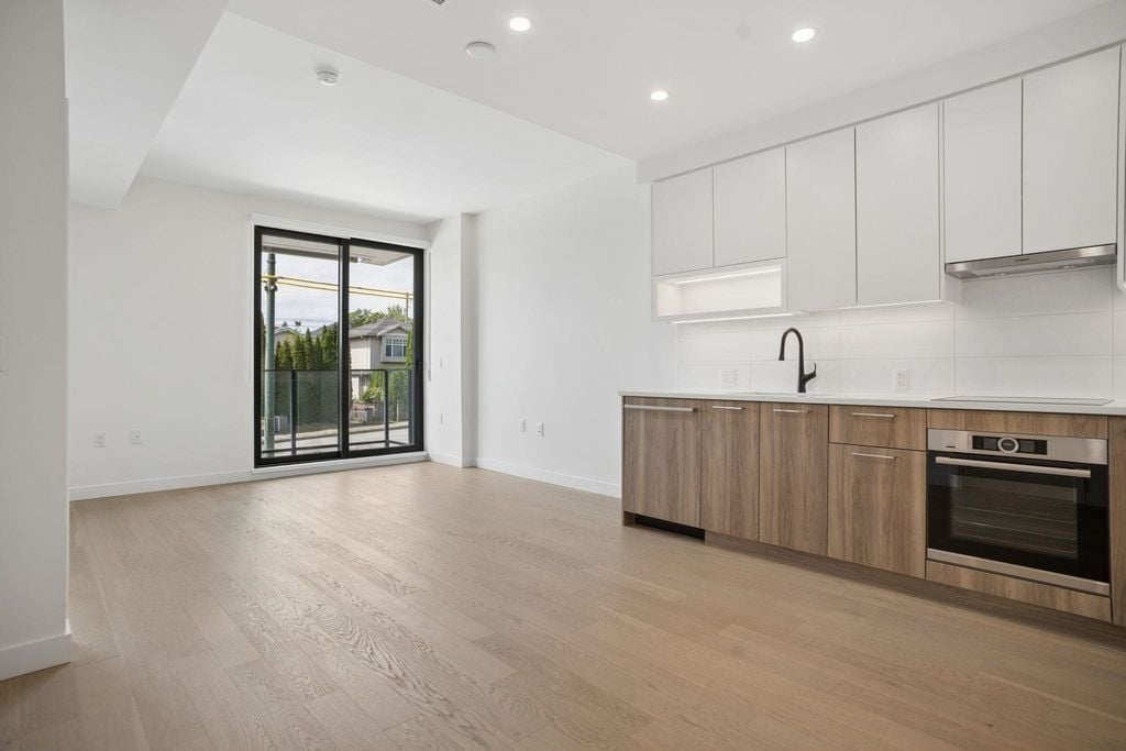 8398 Oak Street 208, Vancouver