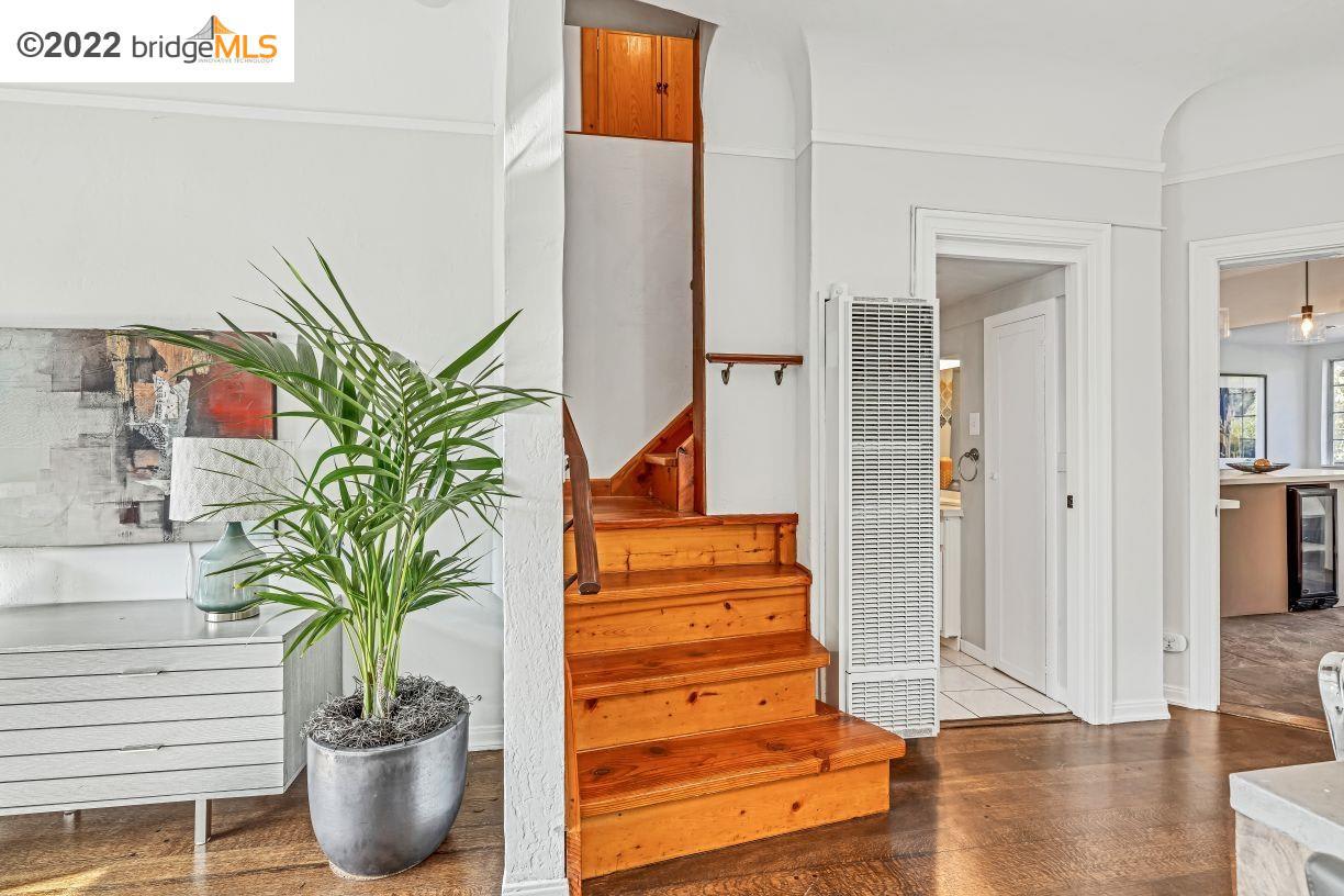2439 Roosevelt Ave