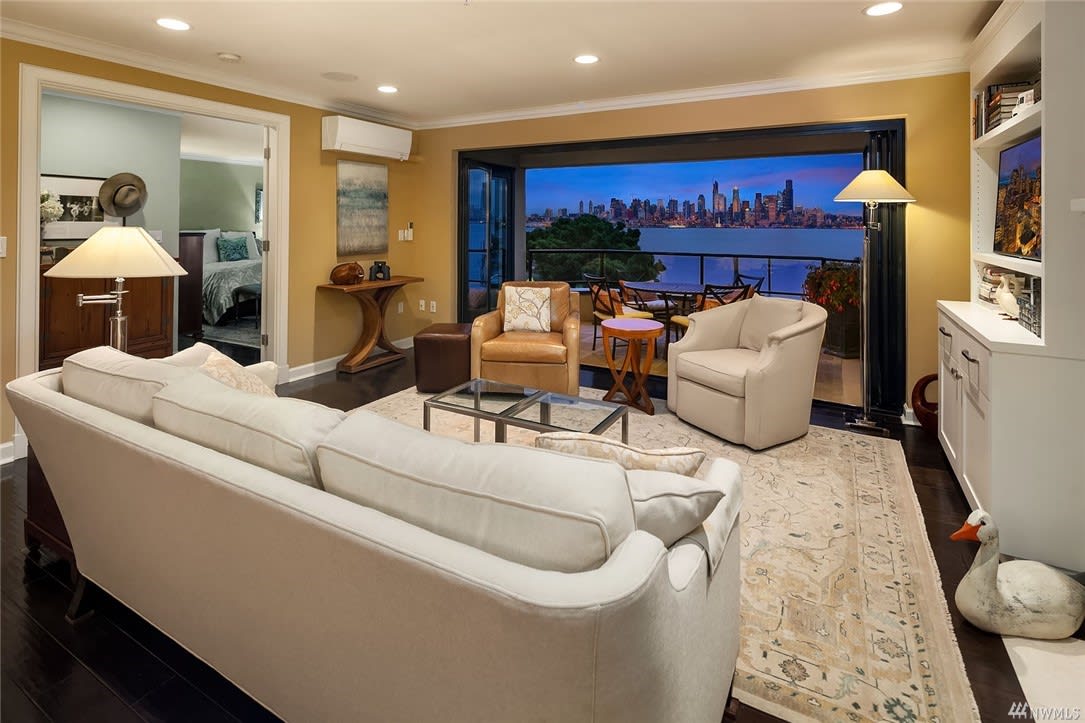 1331 Harbor Avenue SW Unit: 203