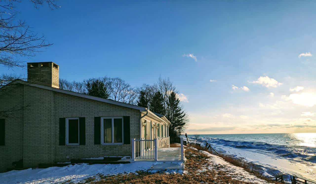 3754 Lakeshore Rd