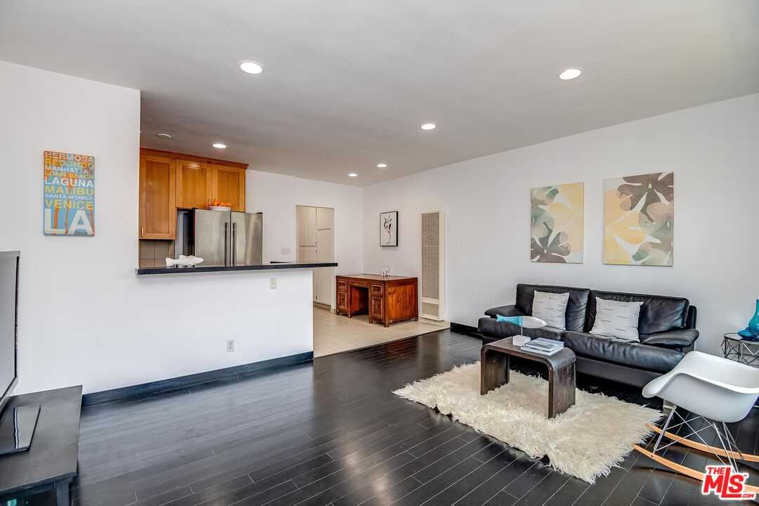 2721 2Nd ST Apt 211