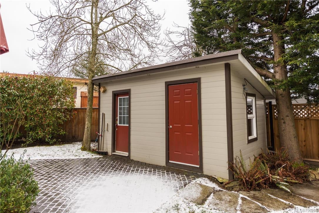 3910 Ansell Rd, Saanich