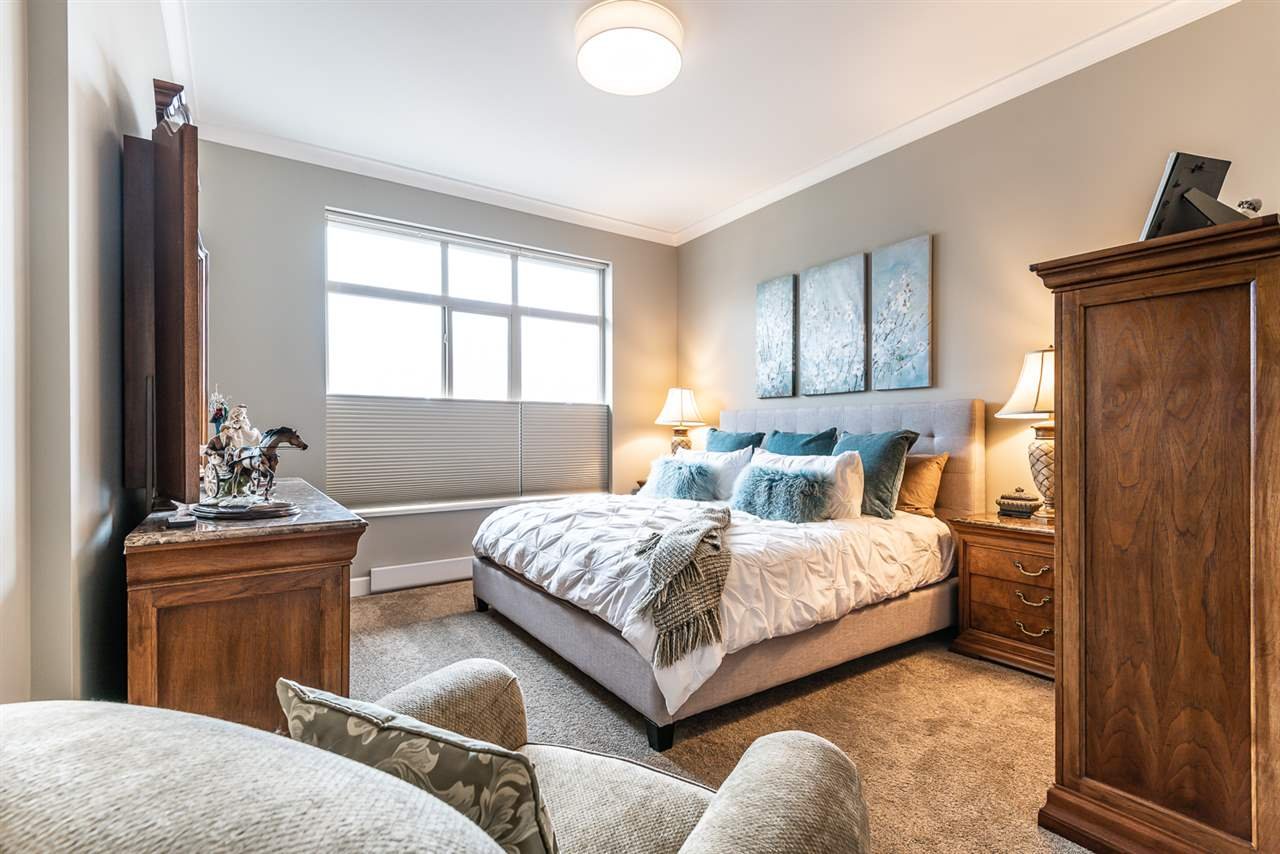 604-1211 Village Green Wy