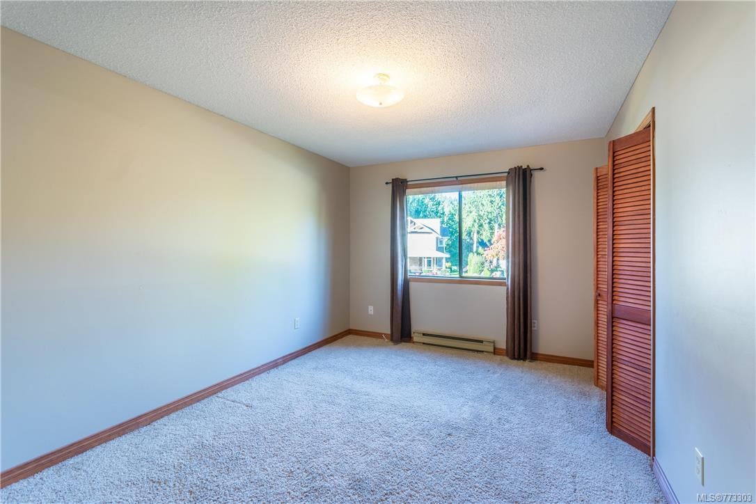 8733 Forest Park Dr, North Saanich