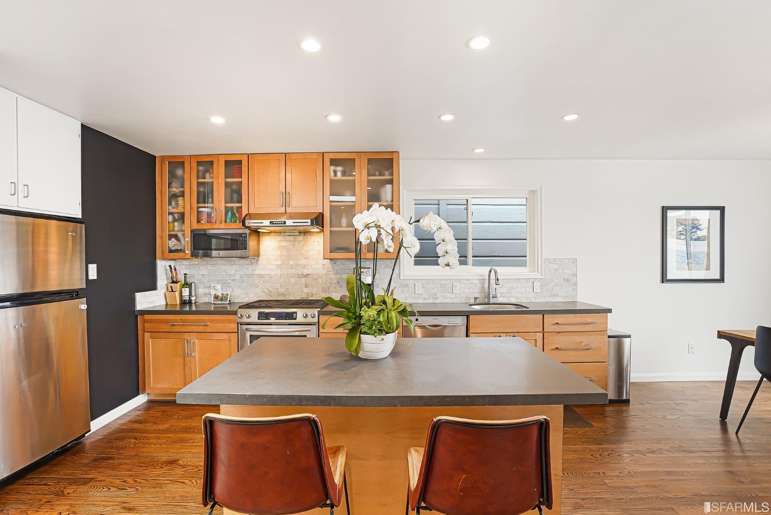 685 Lakeview