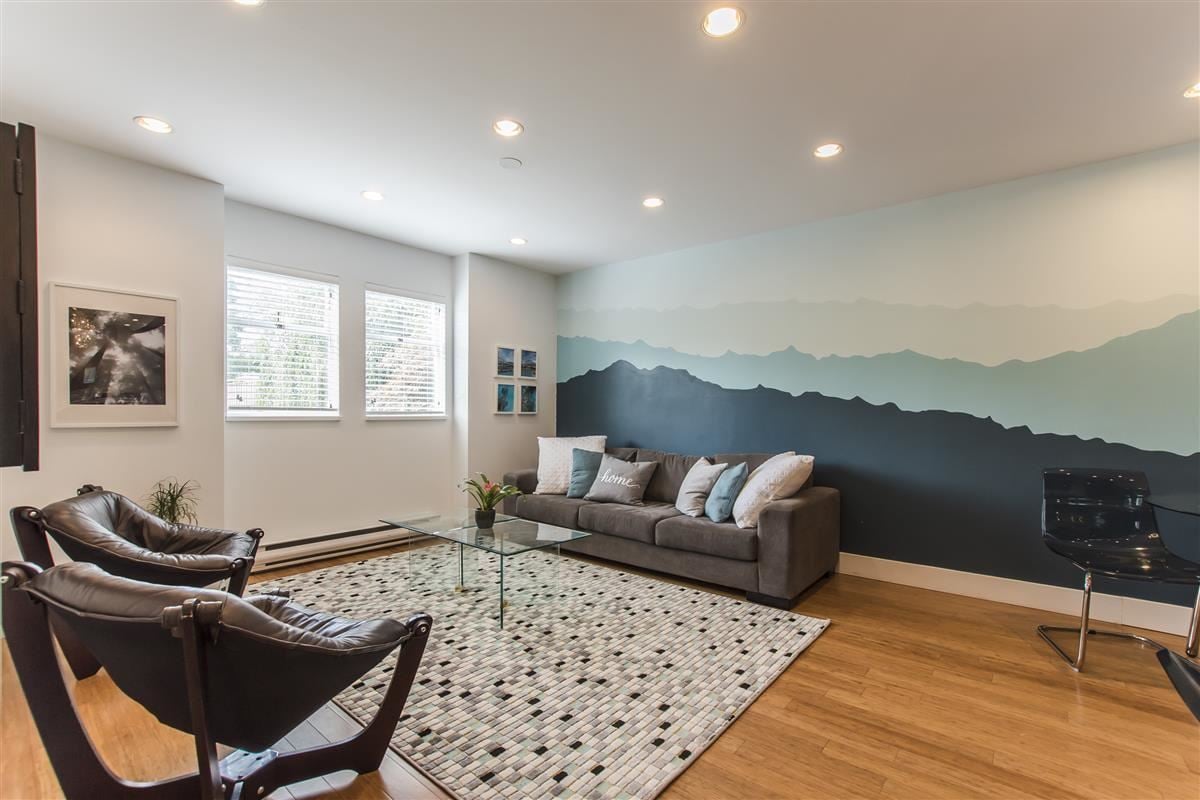 2015 Creelman Ave