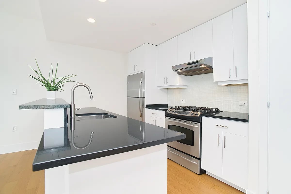 440 Kent Ave, #14C