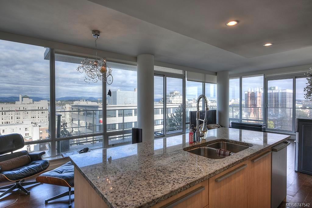 1105-707 Courtney St, Victoria