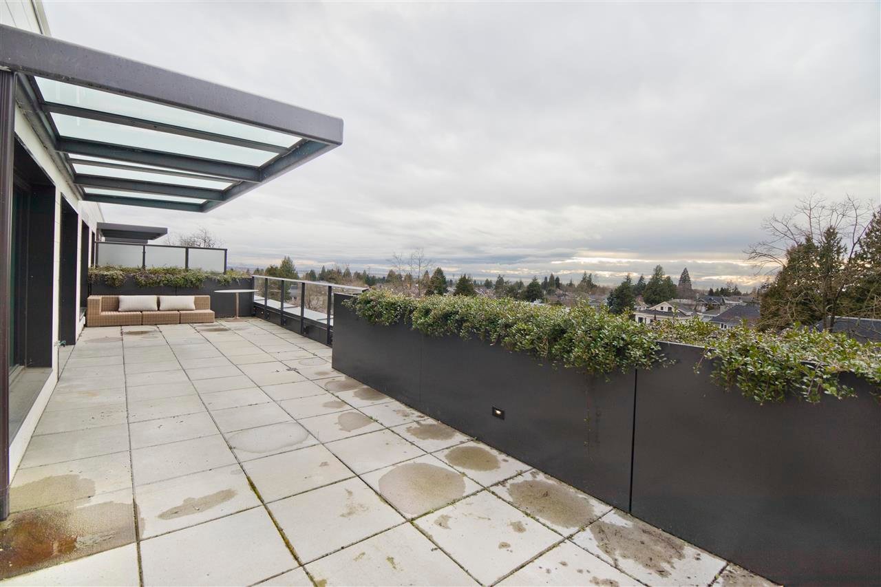 607-7228 Adera St