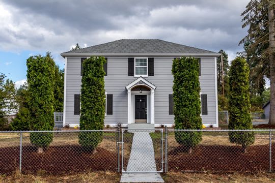 122 Peterson St. S.