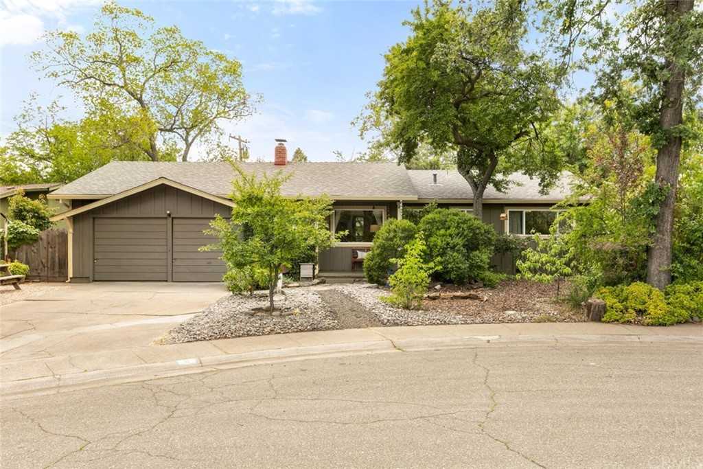 6 Latania Ln