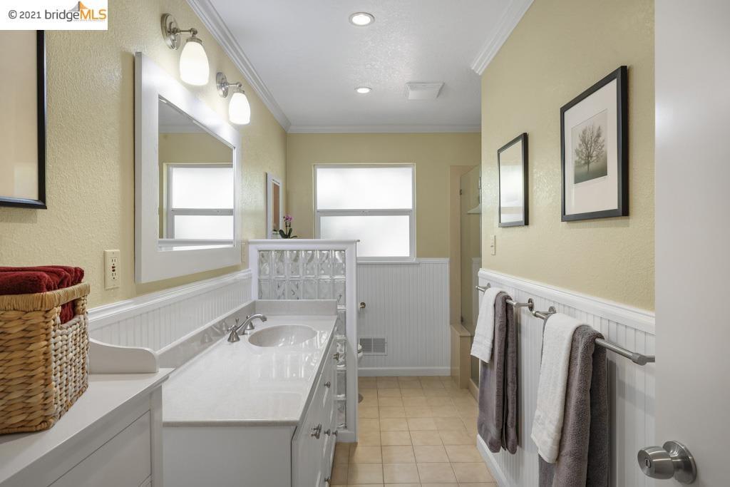 1863 Lakeview Ct