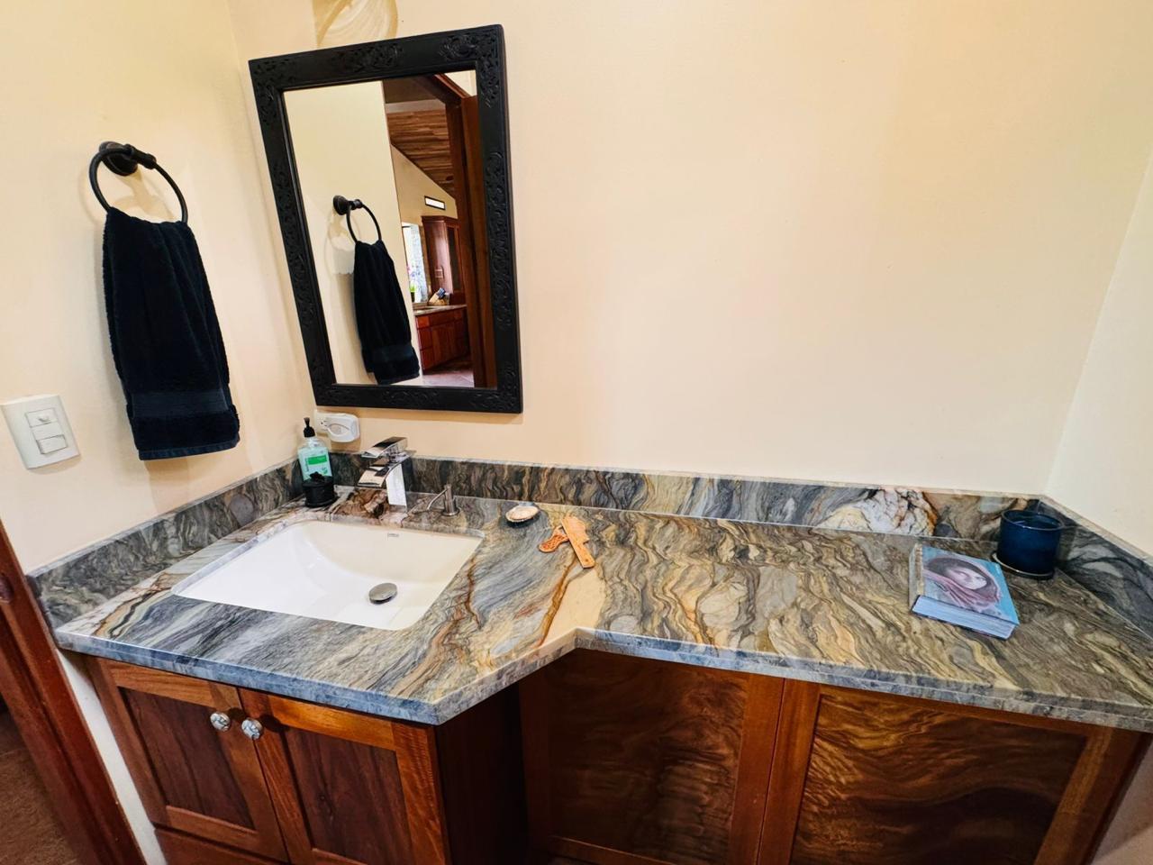 Luxury Lakefront Villa Guesthouse, Lake Arenal, Alajuela