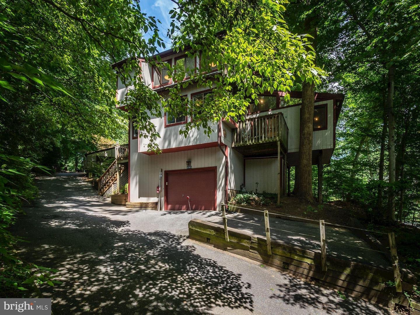 201 Hilltop Rd