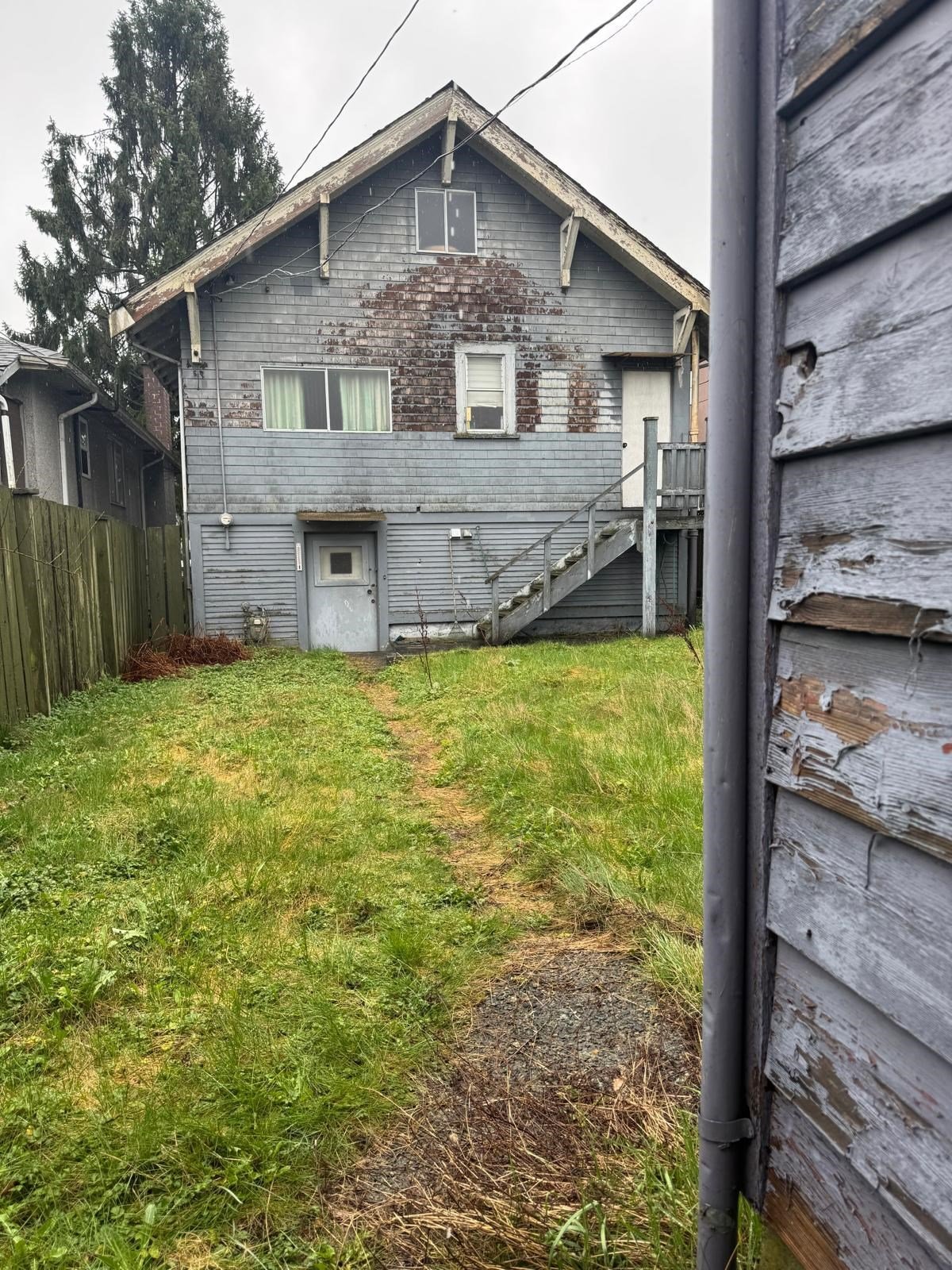 2117 E 54th Ave