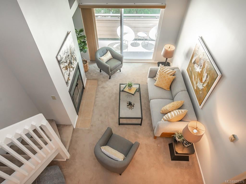 303-3225 Alder St